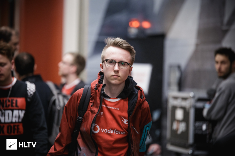 Tian 在 LPL 中三次获得亚军，与 Top Esports 一起。你如何评价 Tian 在 Top Esports 中的表现？