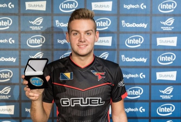 Rookie：新人Cyku打的挺好的 压力点满了