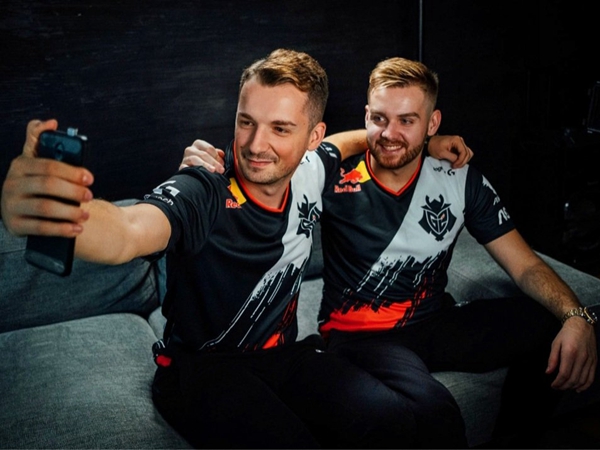 经典三核输出！ Elk Ezreal冲刺并赢得了团战， Bilibili Gaming 在第一场比赛中击败了 Top Esports